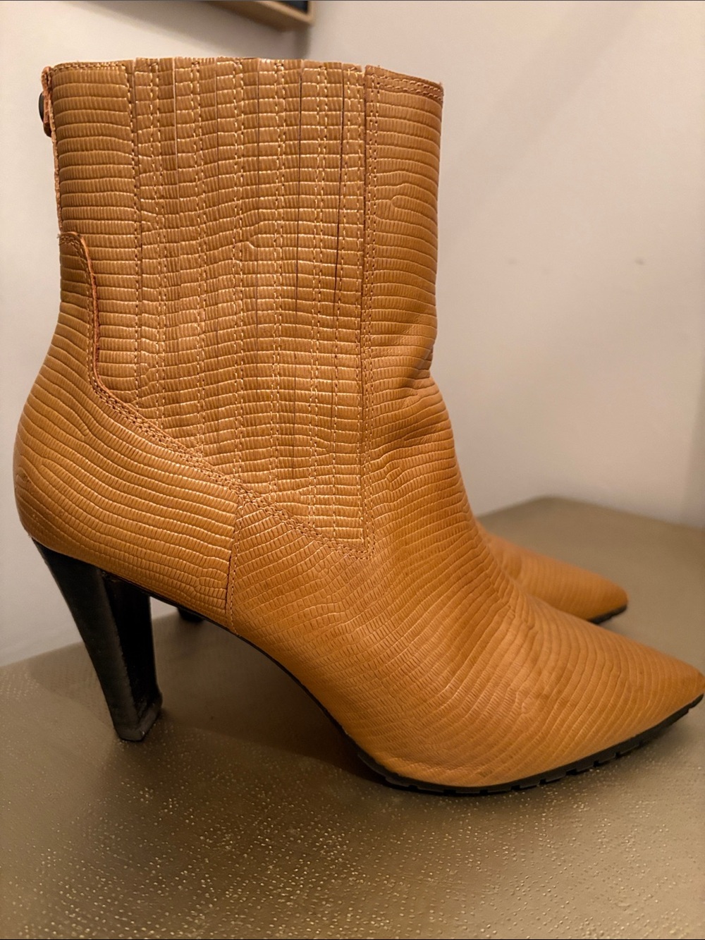 Donald J. Pliner Camel Textured Pointed-Toe Ankle Boots Size 9